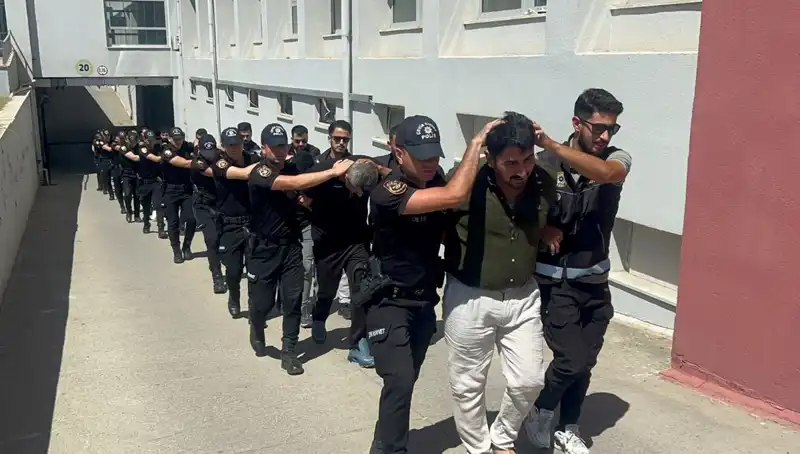 Adana’da 825 Kilo Eroin Operasyonu: 16 Şüpheli Tutuklandı!