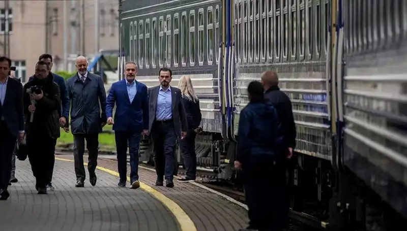 Dışişleri Bakanı Fidan, Ukrayna'daki Ziyaretinde Önemli Temaslarda Bulundu