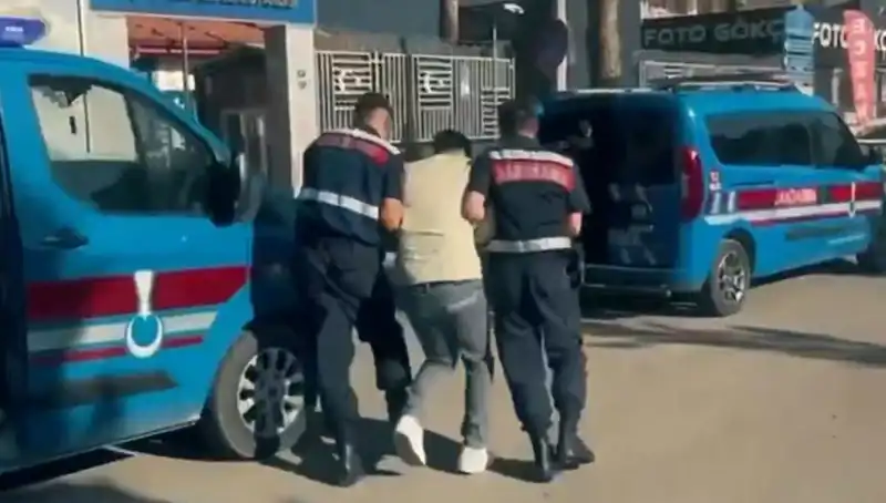 Türkiye Genelinde Suç Örgütlerine Yönelik Dev Operasyon: 74 Gözaltı