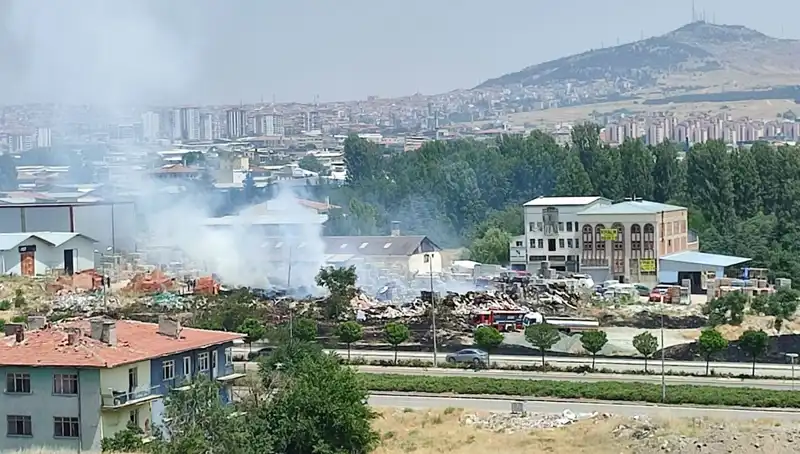 Otluk Alanında Patlayan Yangın, Depoyu Kül Etti: Ayrıntılar Belli Oldu