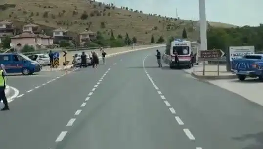 Elazığ’da Otomobil Kazası: İki Araç Çarpıştı, Yaralılar Hastaneye Kaldırıldı