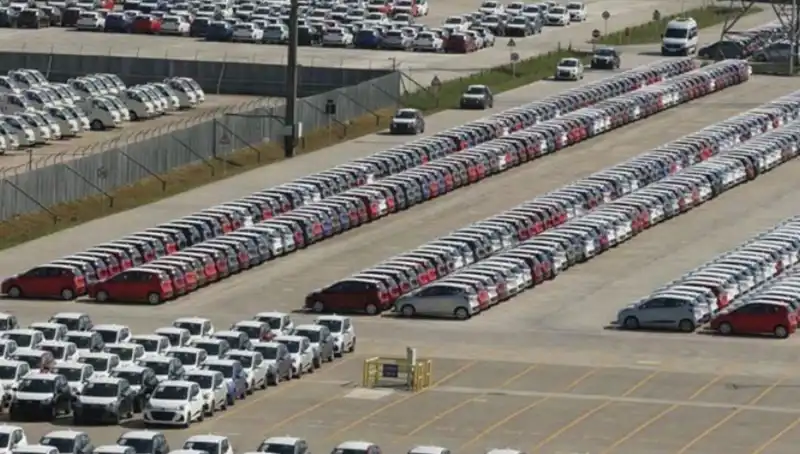 Otomotiv Sektöründe Üretim Yüzde 9 Azaldı: Nedenleri ve Etkileri