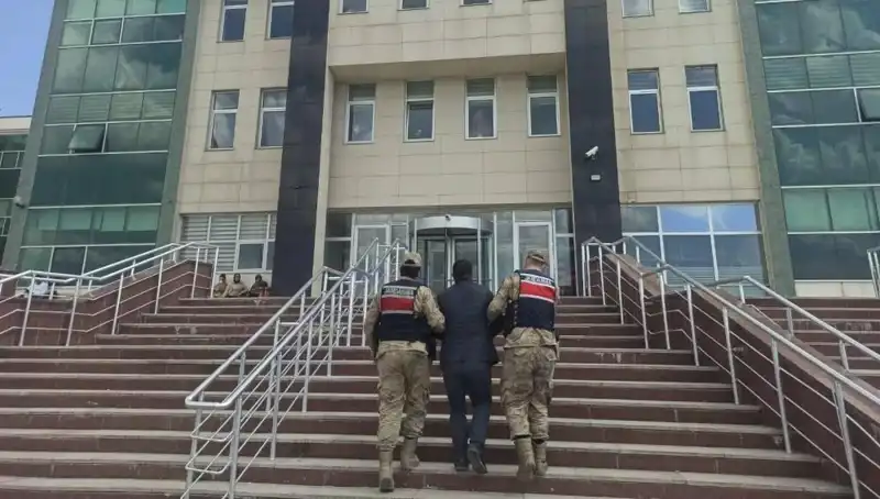 Hapis Cezaıyla Aranan Şahıs, Gizlendiği Yerde Güvenlik Güçleri Tarafından Yakalandı