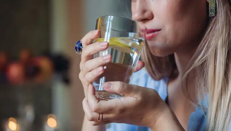 Aç Karnına 1 Litre Su İçmenin Sağlığımıza Etkileri Hakkında Herkesin Bilmesi Gerekenler