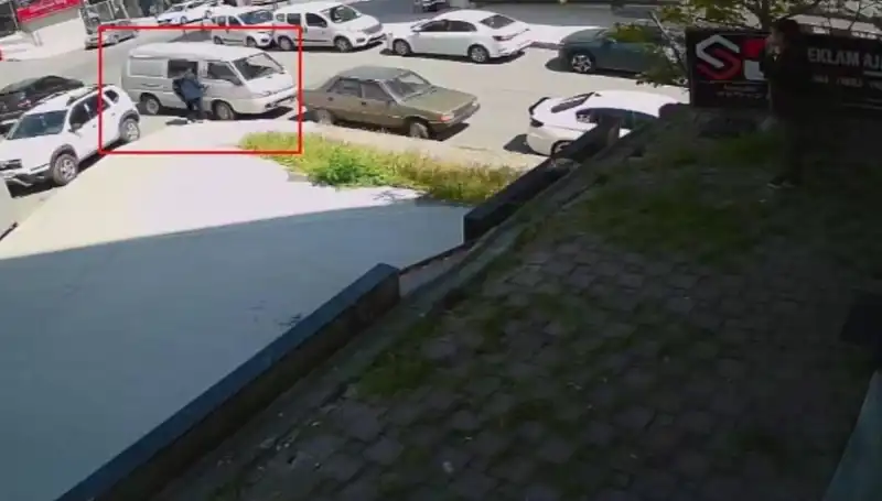 Aracını Çalmaya Çalışan Hırsızı Suçüstü Yakalayan Cesur Vatandaş