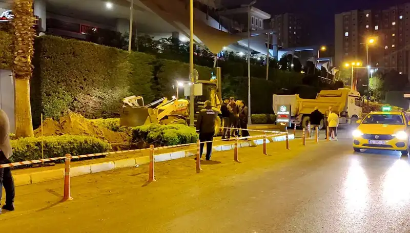 Doğalgaz Paniği AVM Girişinde Tüm Alışverişi Durdurdu