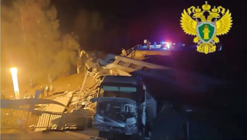 Rusya'da Köprü Çökmeleri ve Raydan Çıkan Trenler: Yürek Yakan Kaza