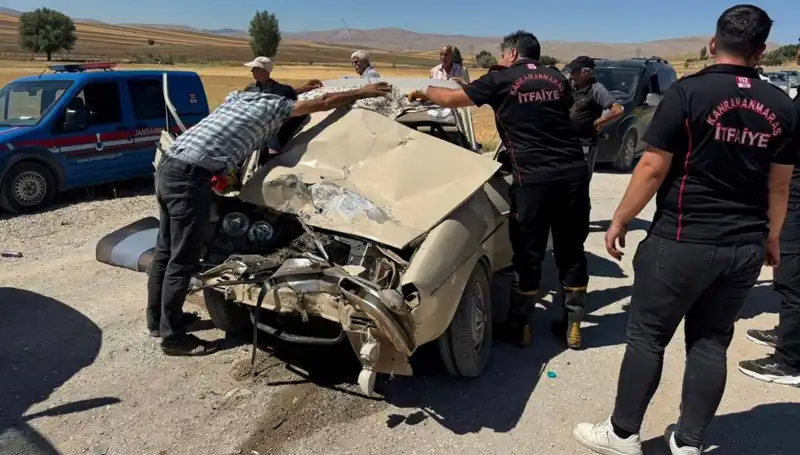Kahramanmaraş’ta Kamyonet ve Otomobil Çarpışması: Kaza Anının Ayrıntıları Ortaya Çıktı