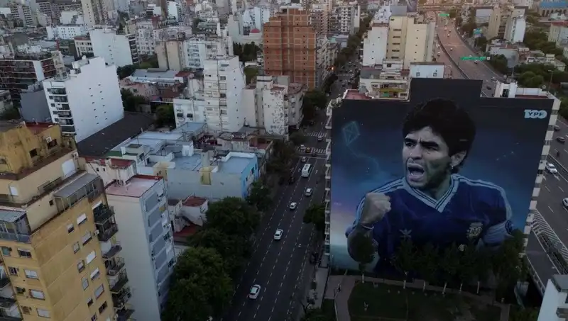 Maradona'nın Ölümündeki Gizem: 7 Sağlık Çalışanı Cinayetle Yargılanıyor