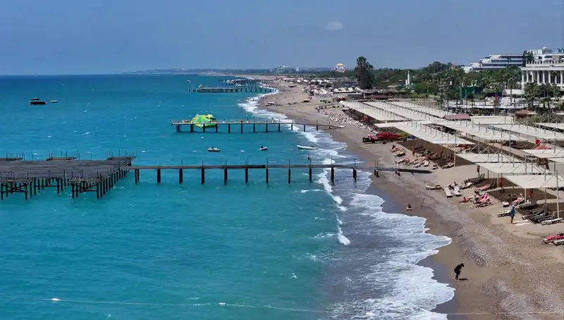 Antalya Sahillerinde Yazın Keyfini Çıkarın: Güneşli Hava ve Eğlence Dolu Günler