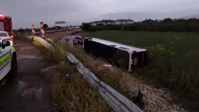 Manisa’da Yolcu Otobüsü Kazasında Yaralılar: Olayın Ayrıntıları Açıklandı