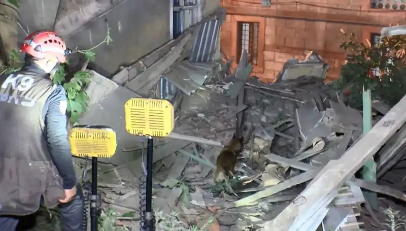 İstanbul'da Deprem Sonrası Çöken Bina ile İlgili Korkutan Gelişmeler