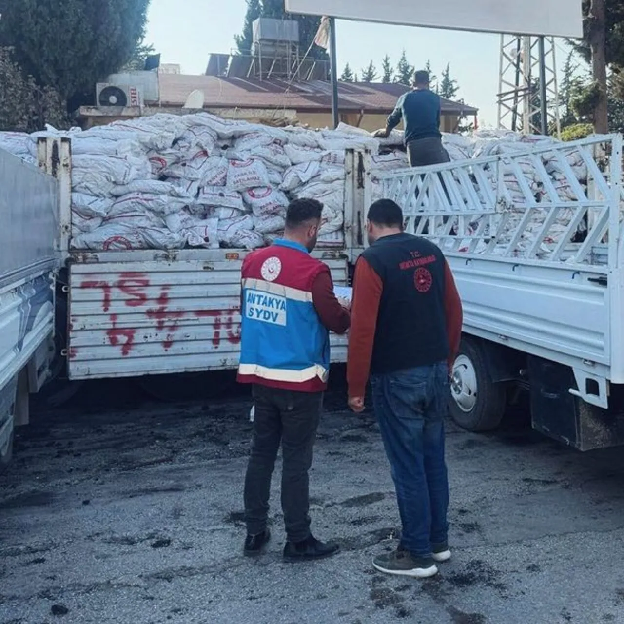 Antakya’da 14 Bin Aileye Kömür Yardımı Dağıtılmaya Başlandı