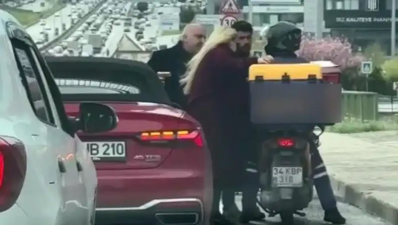 D-100 Karayolu’nda Silahlı Tartışma: Motokuryeye Silah Çekildi!