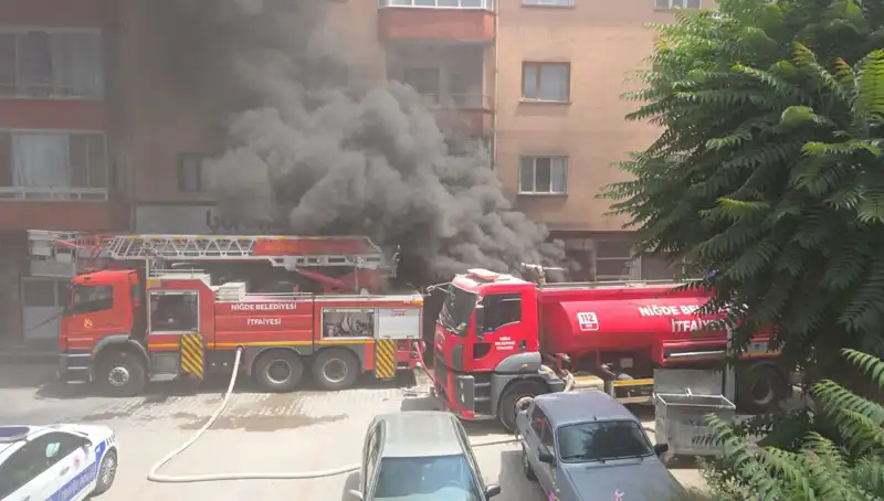 Niğde'de Beyaz Eşya Deposunda Çıkan Yangın: Kasvetli Anlar