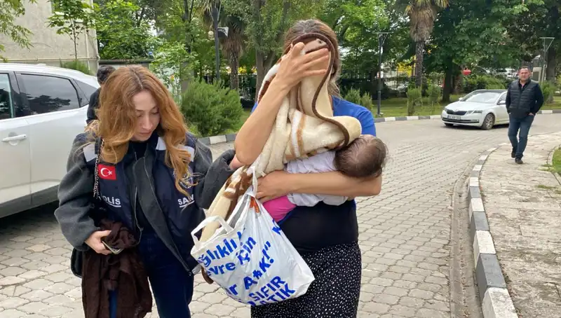 Evlerden Hırsızlık Yapan Kadın Kameralara Takıldı, Yakalandı!