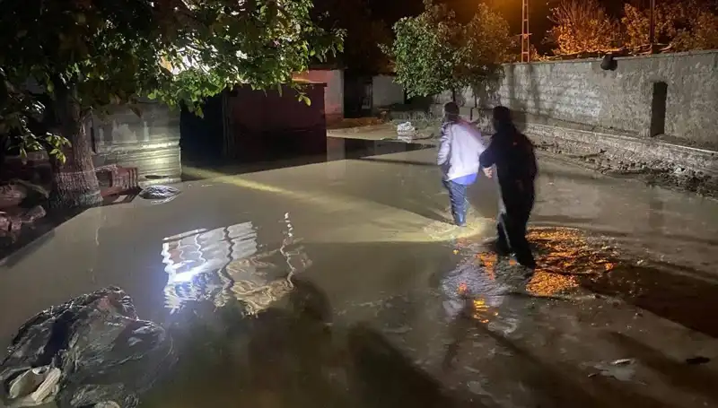 20 Dakika Süren Şiddetli Yağış, Sel Felaketine Neden Oldu
