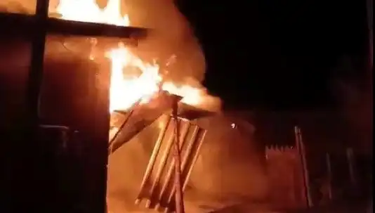 Karabük'te Şok Eden Yangın: İki Ev Kül Oldu!