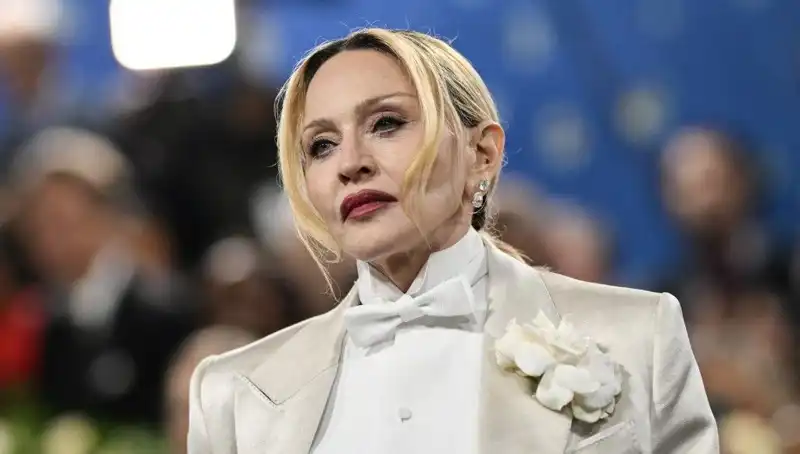 Madonna Diyeti: Kanserle Mücadelede Etkili mi Yoksa Tartışmalı Mı?