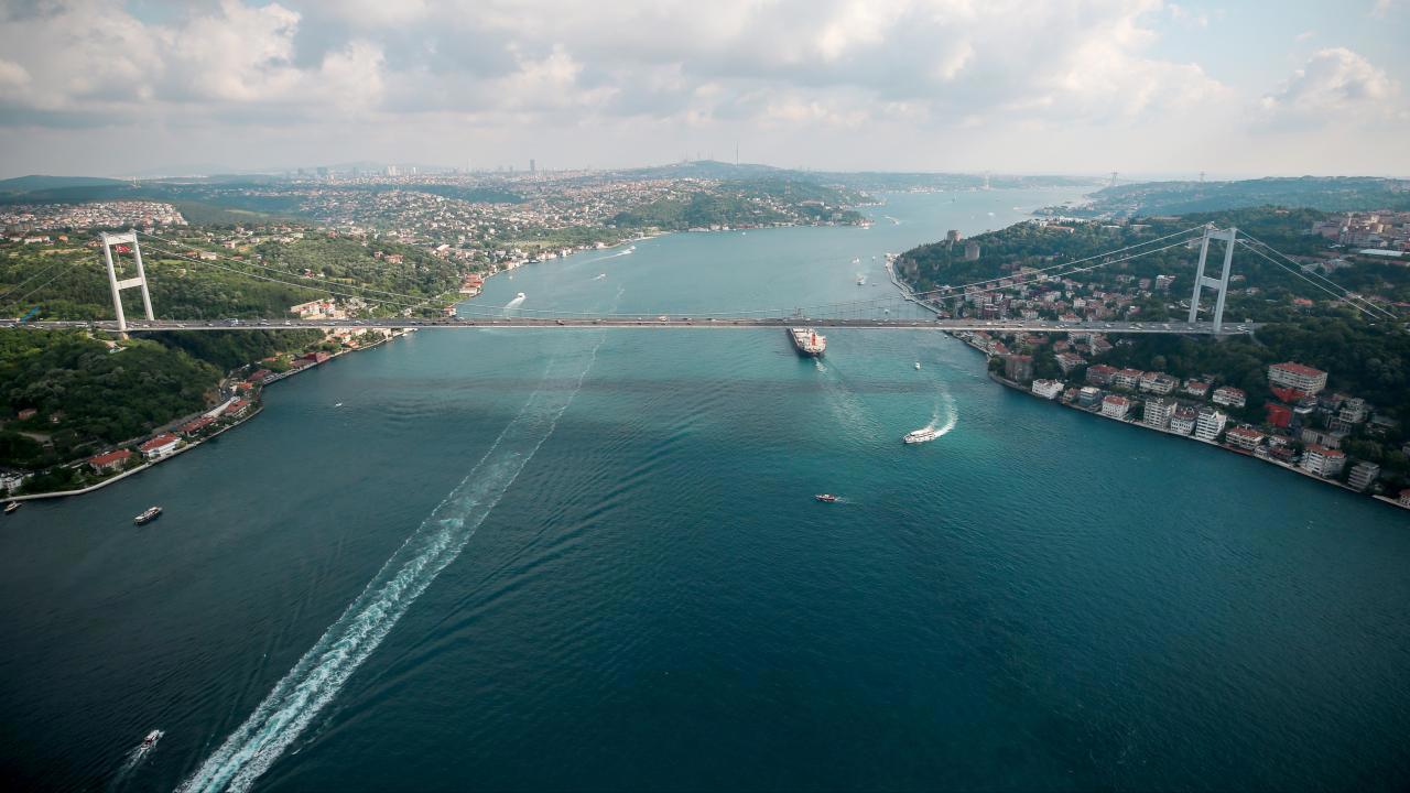 İstanbul Boğazı'nda Gemi Trafiği Açıldı