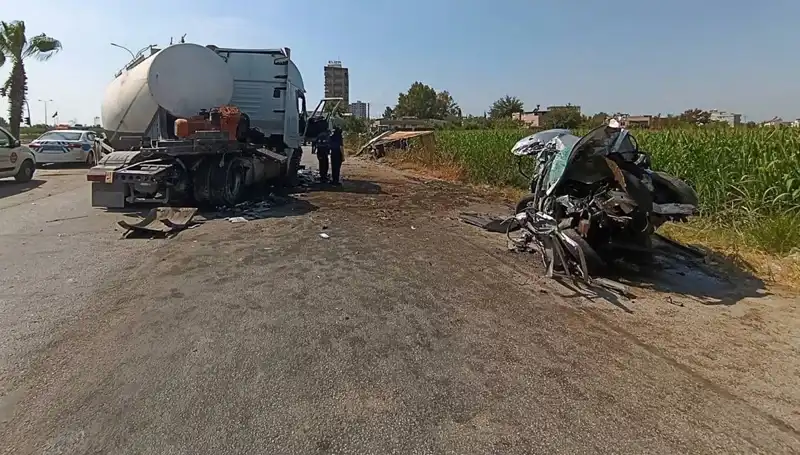 Adana'da Feci Kaza: Tankerin Çarptığı Otomobil ve Kamyon Hurda Oldu