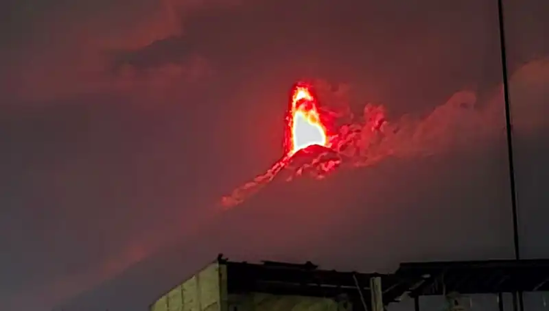 Fuego Yanardağı Patladı: 30 Bin Kişiye Tahliye Uyarısı Yapıldı!